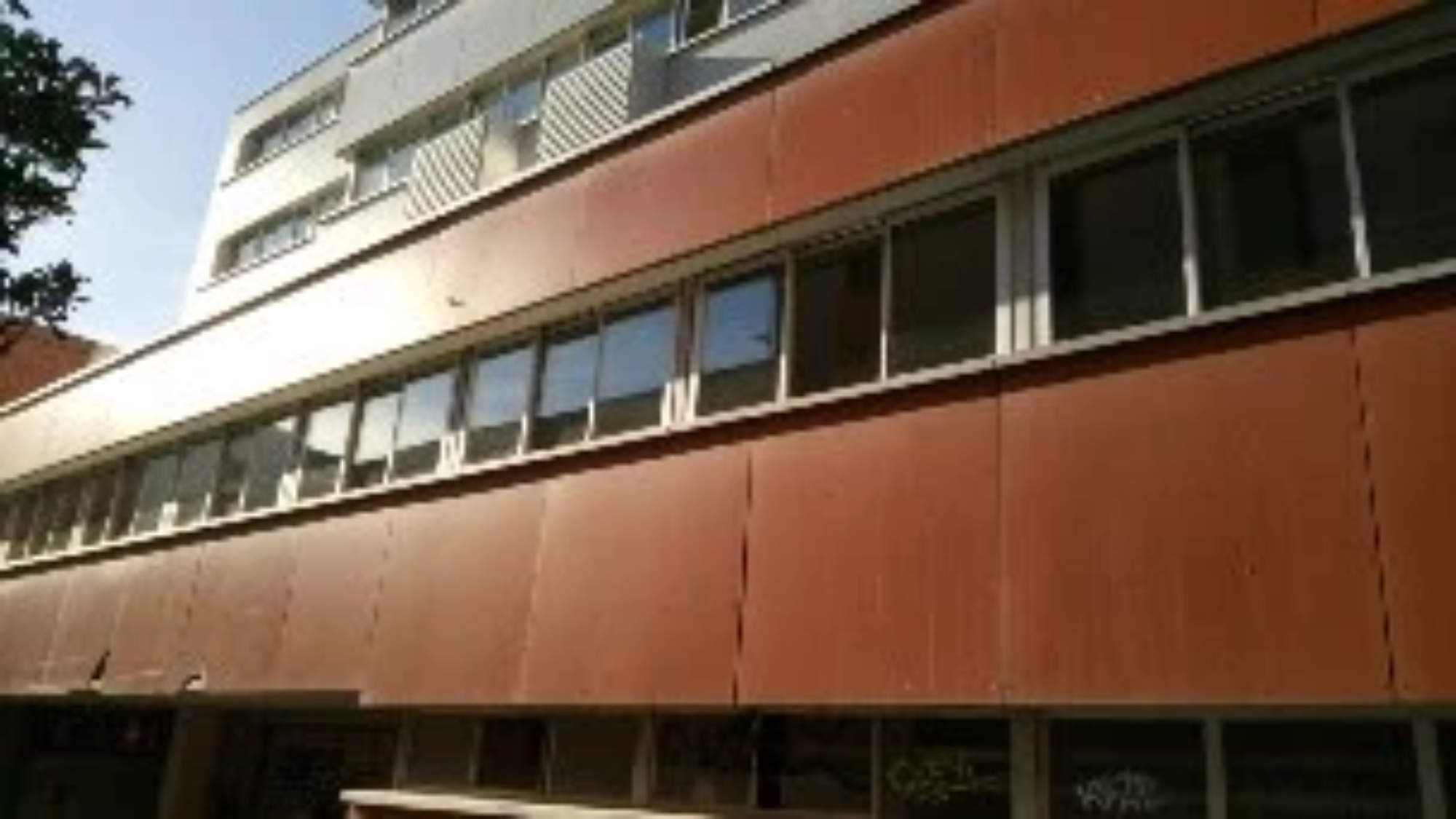 Vista interior de ventana corredera de aluminio en vivienda de Barcelona - Alumarcar